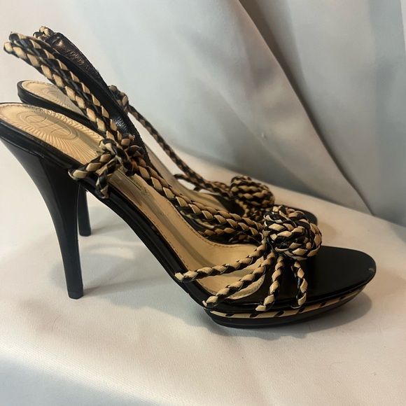 Max Studio Black and Tan Heels with Intricate Straps Size 8 - Picture 7 of 10